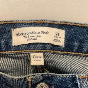Abercrombie & Fitch Women's Barrel Jeans